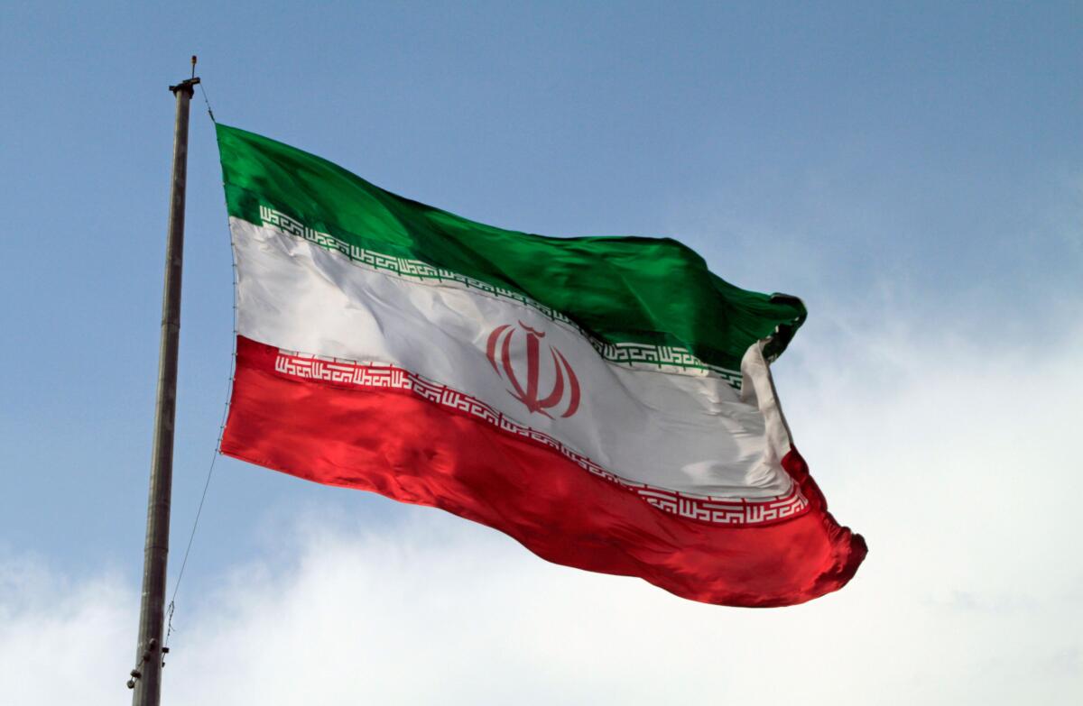 Iran, Teheran sfida le nuove sanzioni Usa e annuncia una dottrina militare “offensiva”
