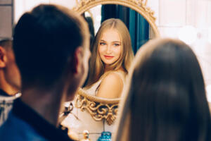 “Pretty privilege”. Il vantaggio sociale ed economico di essere belli