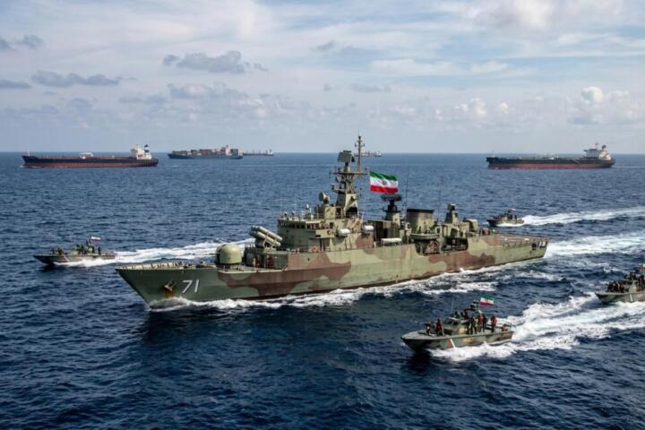 Dallo Stretto di Hormuz all’Oceano Indiano, l’Iran alza il livello della minaccia