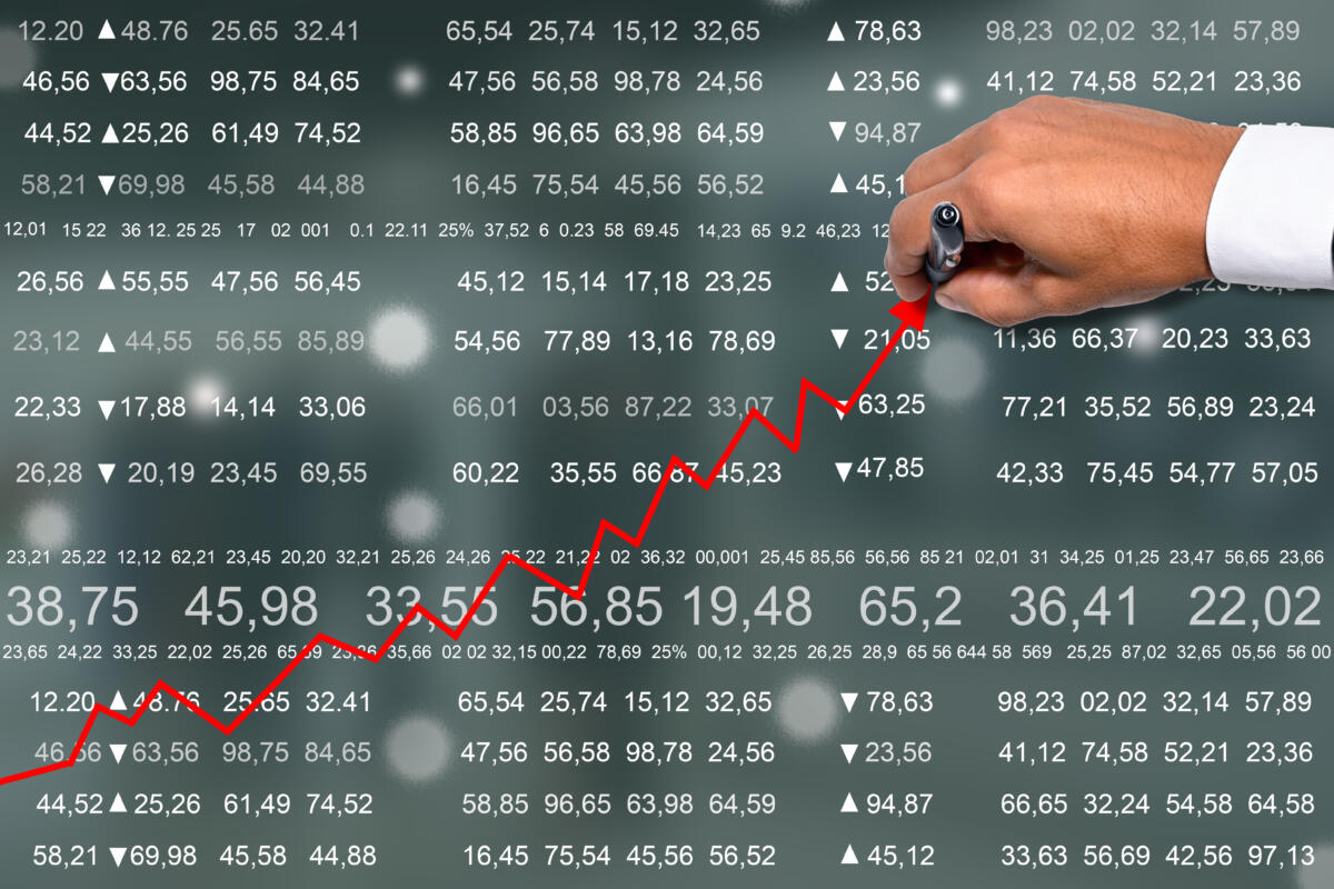 Fitch alza le stime sull’Italia: Pil all’1% nel 2026, crescita globale al 2,6%