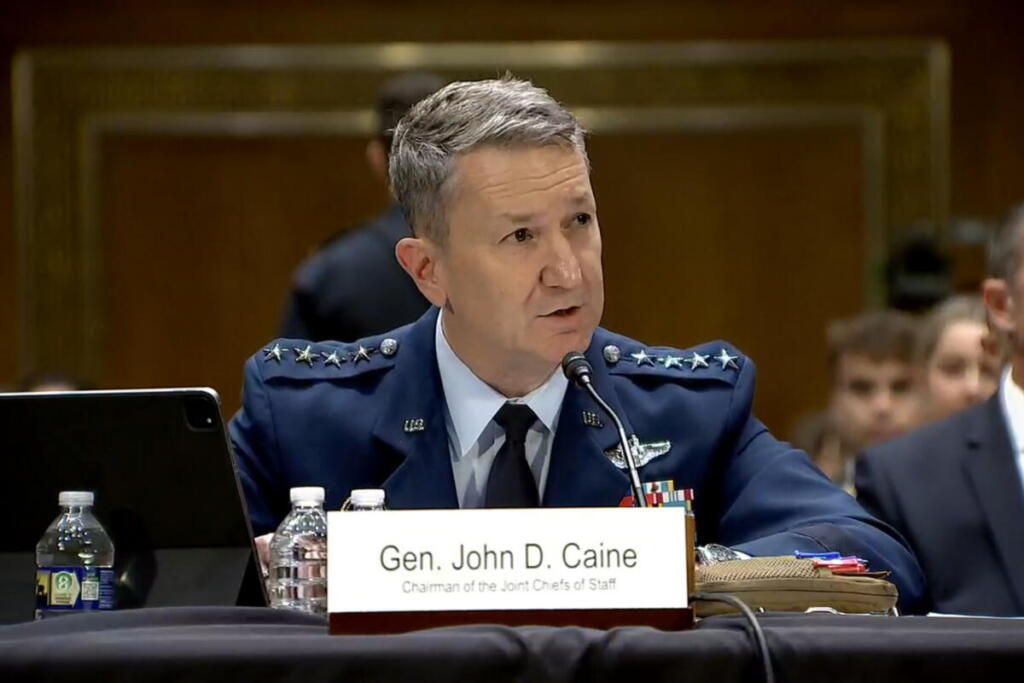Dan Caine, principale consigliere militare di Trump: "Le truppe statunitensi devono prepararsi a combattere nei dintorni della Luna"