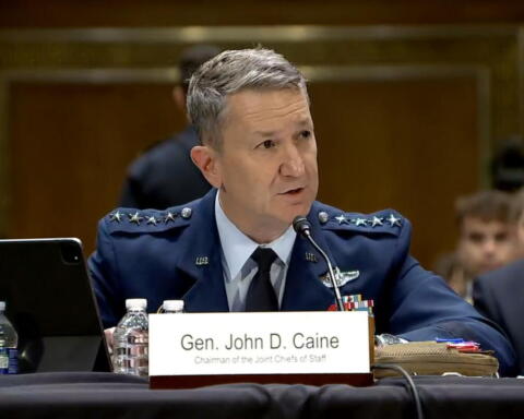 Dan Caine, principale consigliere militare di Trump: "Le truppe statunitensi devono prepararsi a combattere nei dintorni della Luna"