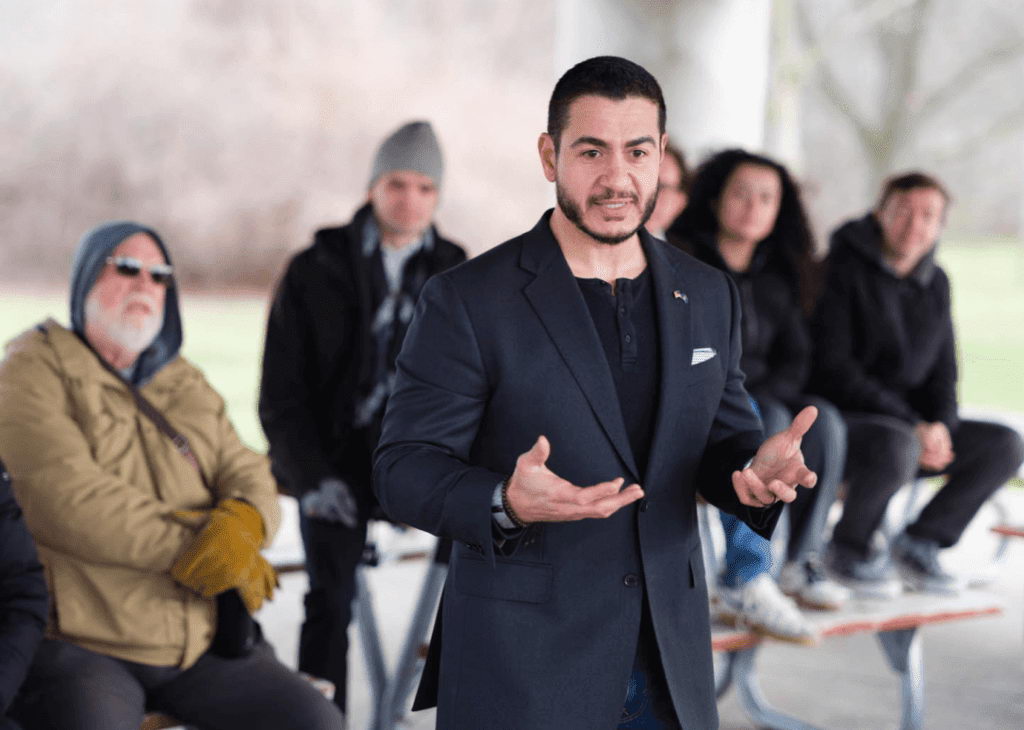 Bufera sul candidato dem al Senato, Abdul El‑Sayed: il messaggio per l’11 settembre scatena accuse e attacchi sui social