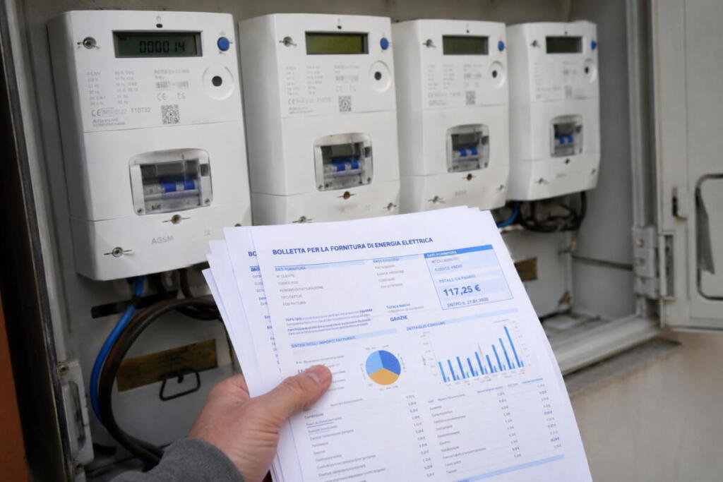 Caldo record, ad agosto vola la domanda elettrica: consumi in aumento del 16,5%