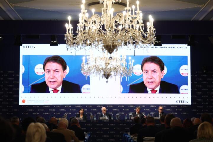 Conte: “Lavoro povero in aumento, sull’estero no all’escalation militare”