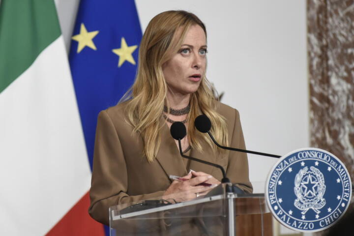 Meloni: “Tasse ridotte, avanti con Kiev”. E sulle alleanze fissa il limite