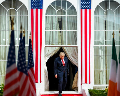 Trump trasforma l’Arco Trionfale in complesso militare: droni, cecchini e munizioni nel cuore di Washington