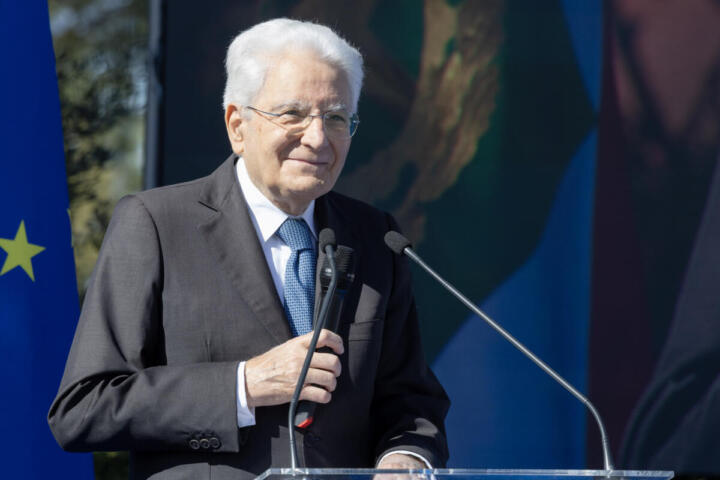 Mattarella: «Rimuovere le barriere, anche quelle nascoste nell’egoismo»