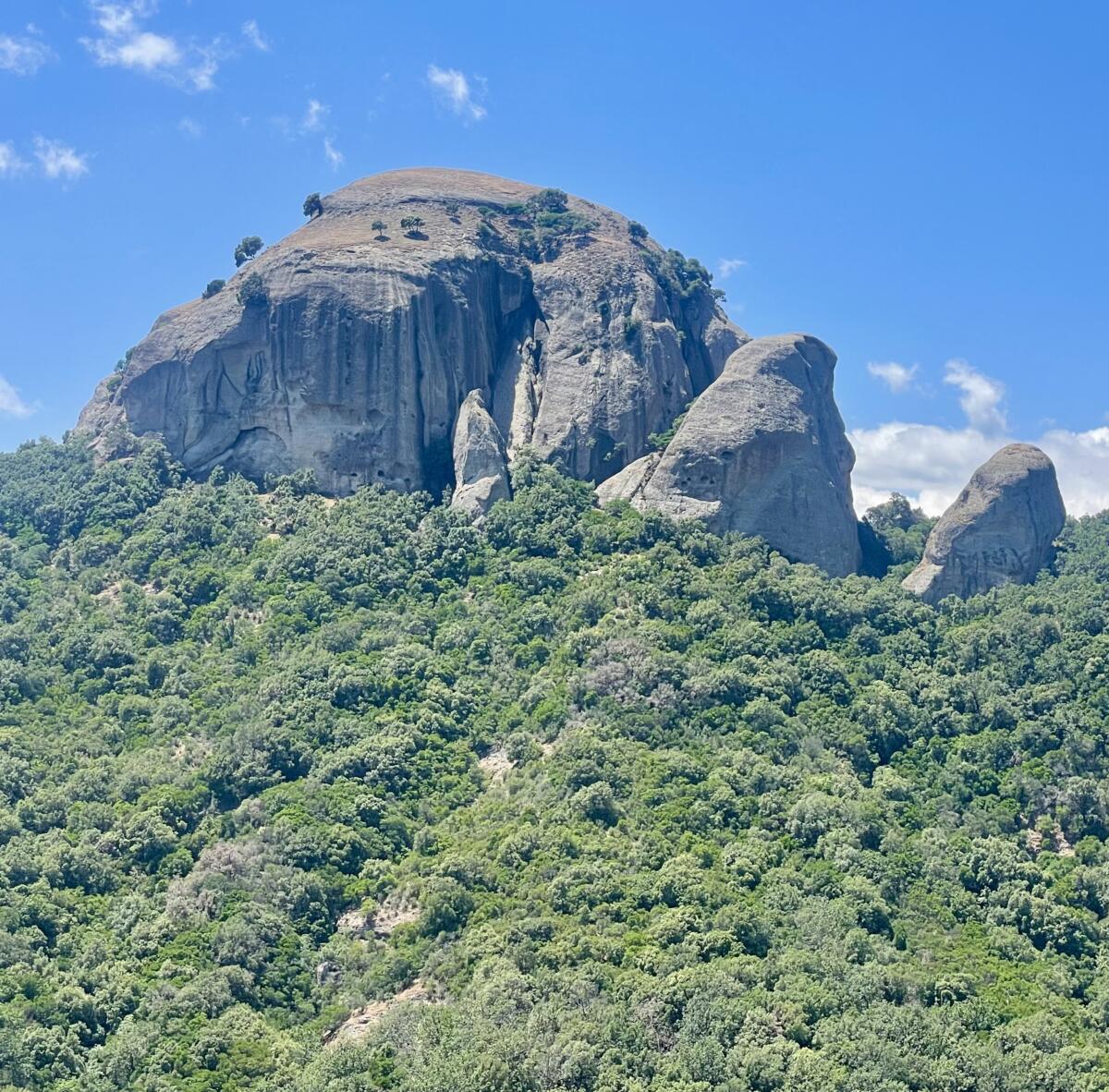 Pietra Cappa, il monolite più grande d’Europa, simbolo dell’Aspromonte