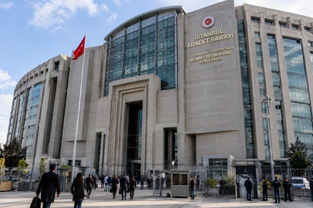 Tribunale di Istanbul in Piazza